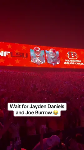 #LSU loves #JaydenDaniels and #JoeBurrow 😂👏 #cfb