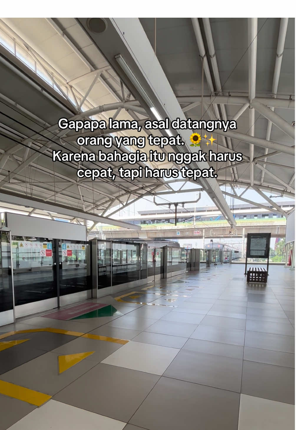 Aku nggak buru-buru kok… Karena aku tahu, yang aku cari bukan sekadar hadir… tapi yang benar-benar tepat. #FYP#FYPp#fypシp#fypdongggo#quotestakatabijak 