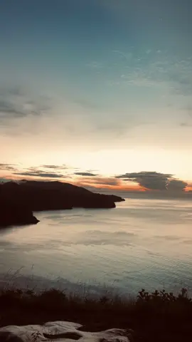 minimal di kehidupan yang sekali ini ngeliat sunrise secara langsung sih😶‍🌫️  #sunrise #sorai #maluku #4u 