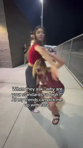 They all pick me up like I’m nothing it’s crazy 😭🙏 that night I was getting picked up left and right #fyp #friendgroup #footballgames 