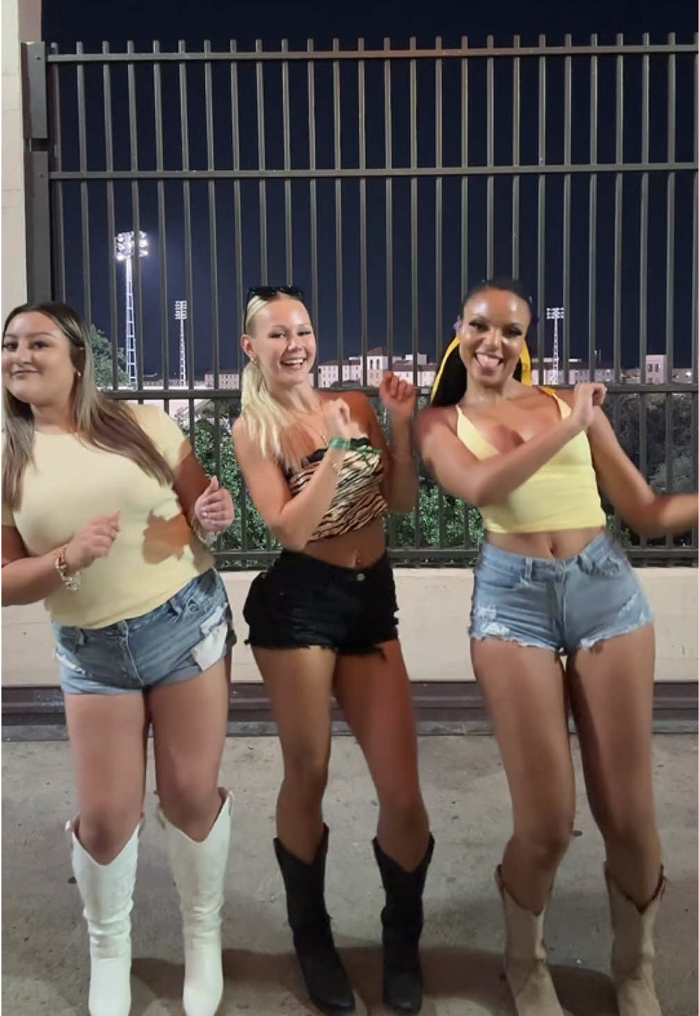 Girl I love when you do it!!! @Maddi ♡ @Ari ✨ #dance #viral #trending #dancetrend #fyp 