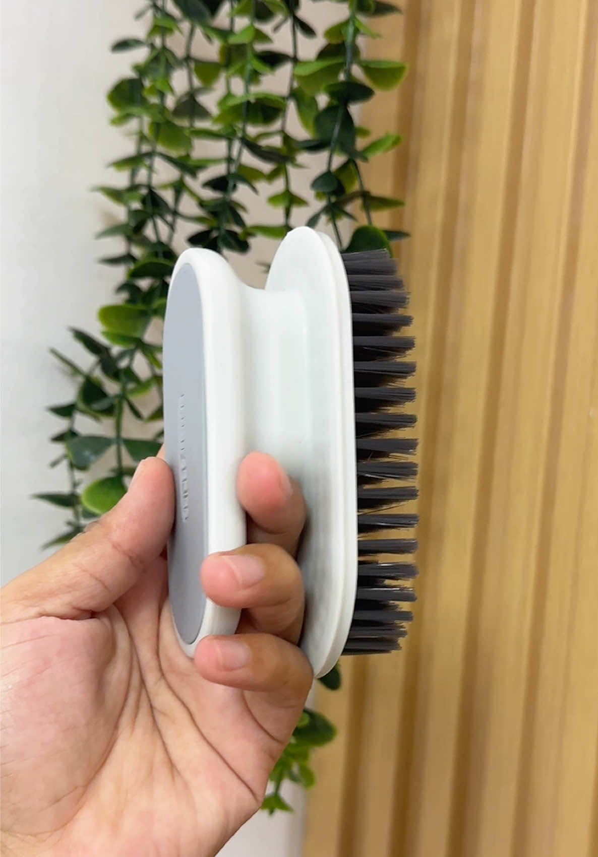 Ito yung brush para sa di sanay sa walang handle #brush #brushing #cleaning #laundry #detergent 