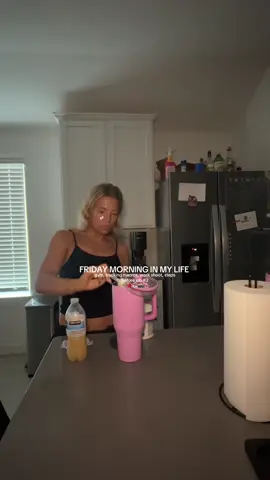 a normal friday 🧘🏼‍♀️🤸🏼‍♀️🎧🍓 no morning classes to teach yet busy as can be but staying on track for my own health  #friday #morningroutine #fitnessjourney #pilatesinstructor 