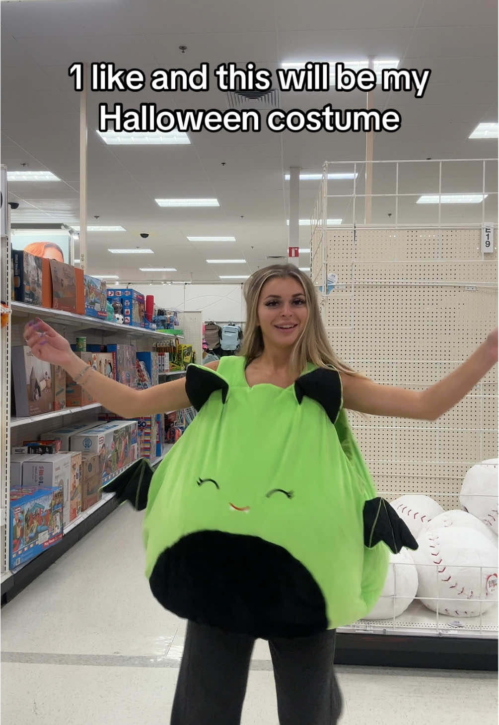 Call me miss squish-mellloooo 🧛‍♀️ #halloweencostume 