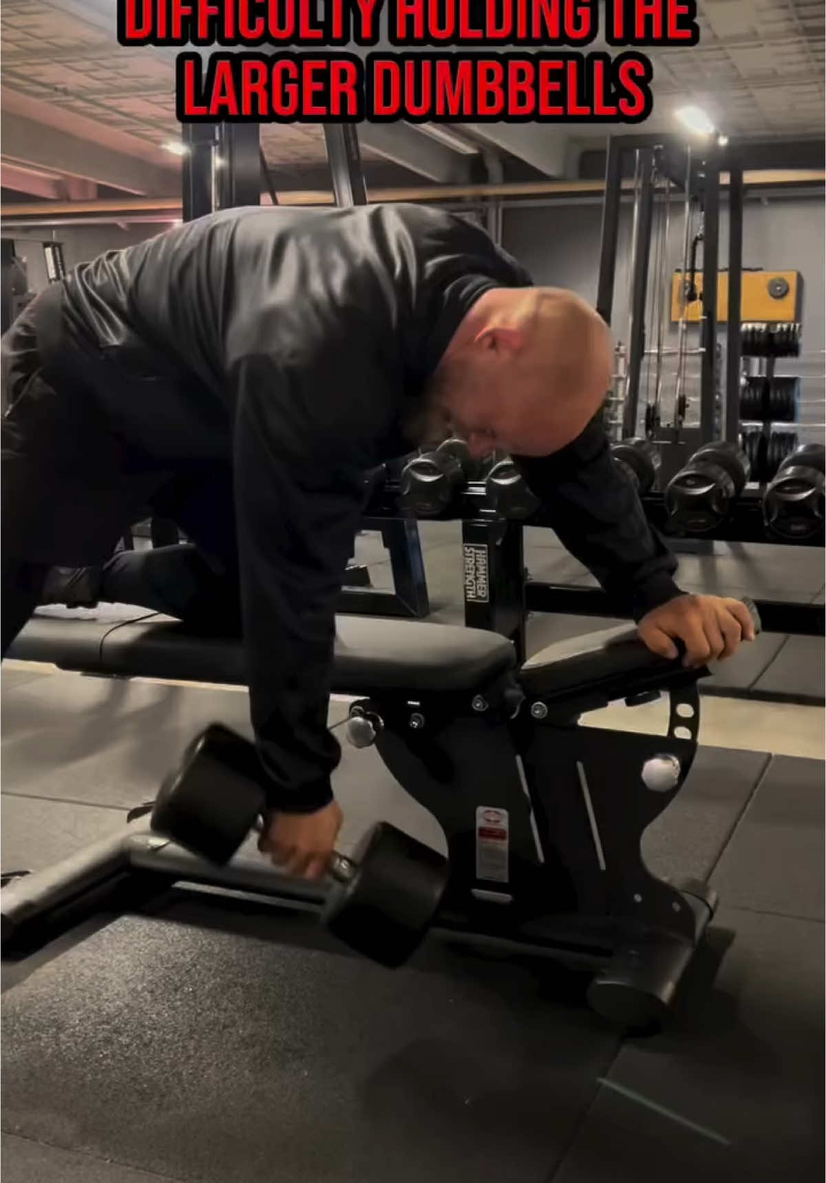 This gym hack can help you hold onto heavier dumbbells when you row ✅ If You Found This Tip Useful, Drop A Like And Follow For More Daily Fitness Content 🙌 1:1 Coaching - Fitness Made Simple ⤵️ 👉 Visit Schmidterenfitness.dk To Get Started Like And Follow For Daily Content 📲