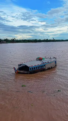 Ghe Này Ghe Gì Mà Nhìn Như Con Cá Vậy Mọi Người 😄  #miền_tây_sông_nước #mientaysongnuoc #xuhướng #flycam4k #salan 