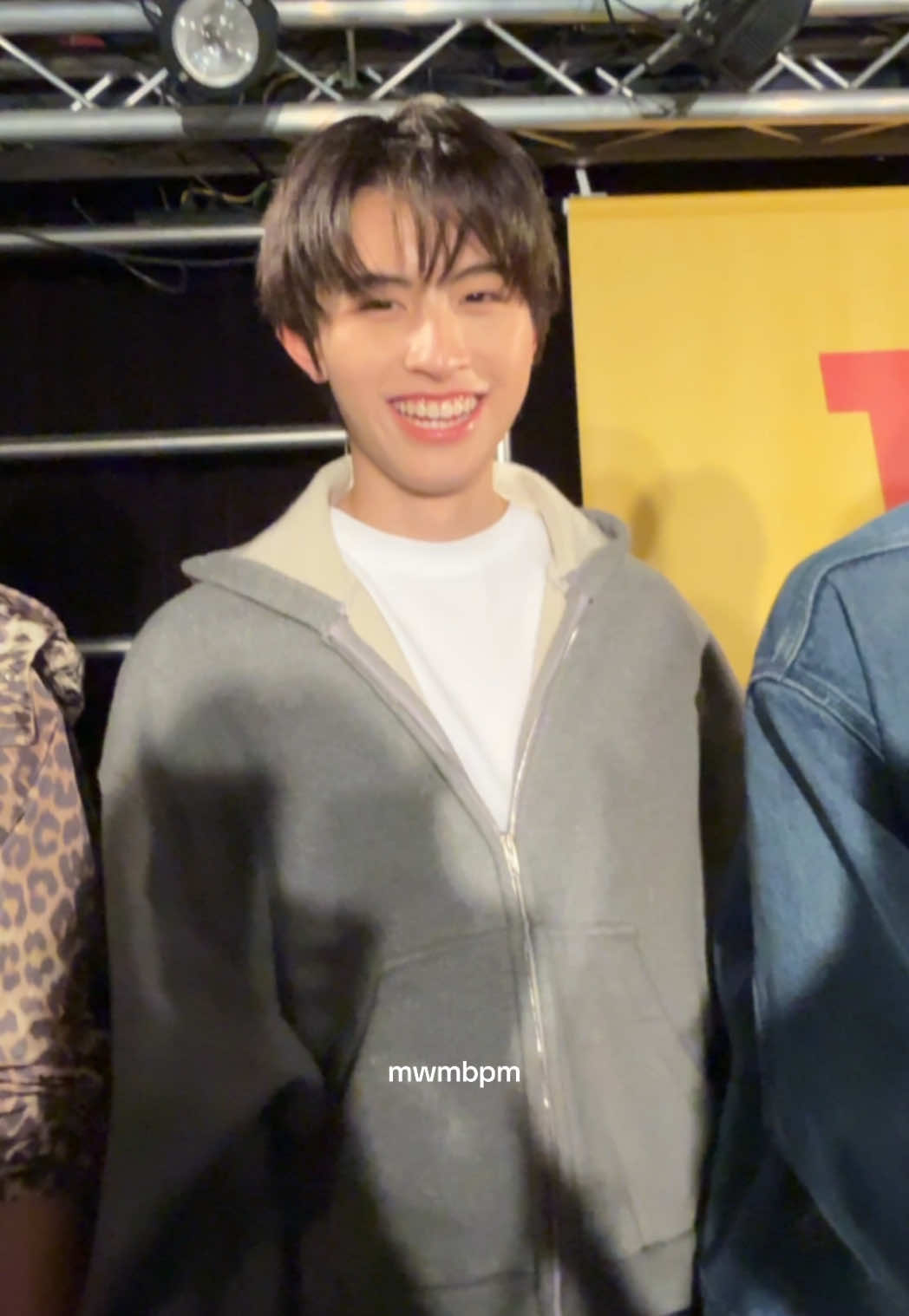 เอเอ ส่งจุ๊บ 🥰  น่ารักมากกกกกก  aa bus  #TowerRecordsShibuyaxBUS  #AAAshirakorn @AA BUS  #BUSbecauseofyouishine 