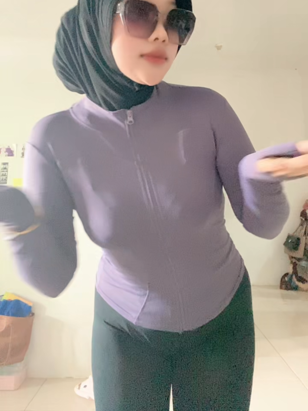 cr : secondqueeniee #hijabolahraga #joggingoutfit #fyp 