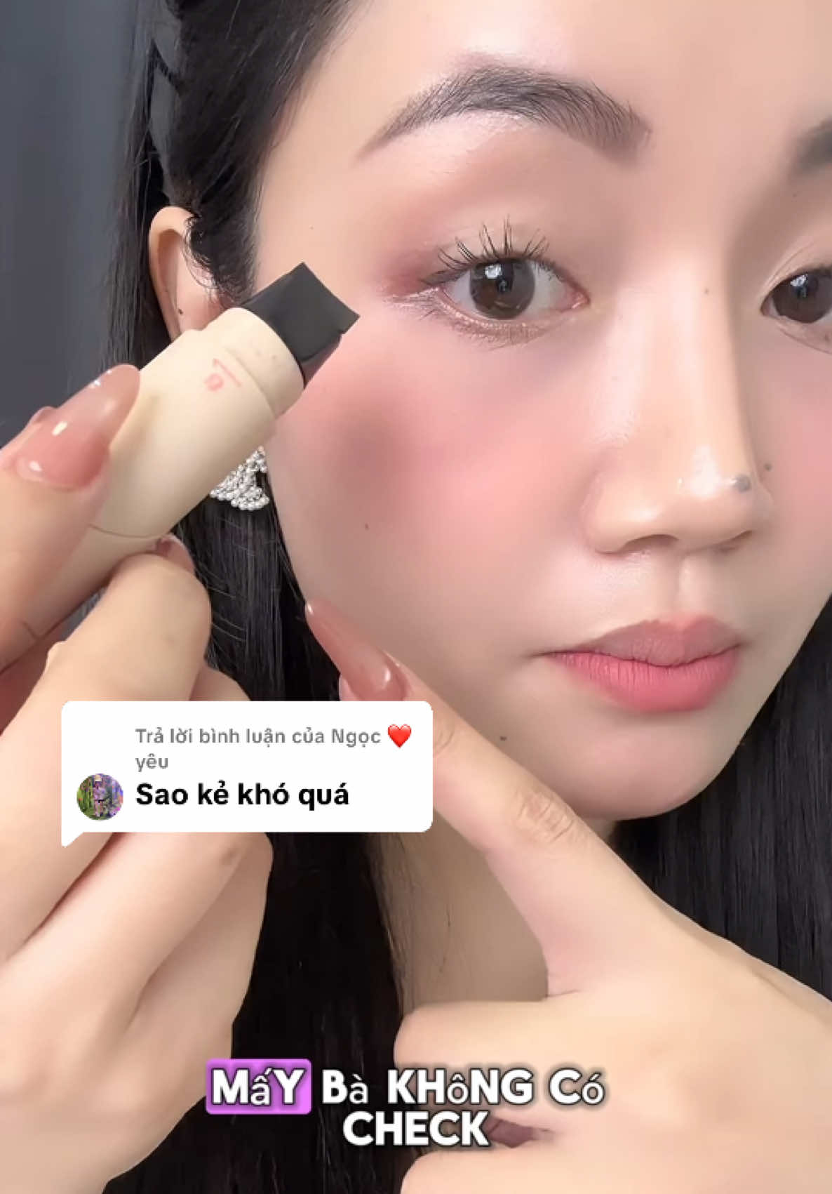 Trả lời @Ngọc ❤️ yêu HƯỚNG DẤN KẺ EYELINER dễ đang với bút 2 đầu đây ạ. Ấn nhẹ tay và ke đúng đuôi mắt tập 1-2 lần là quen nha #hoangmymy #butkemat #butkemat2dau #makeup 