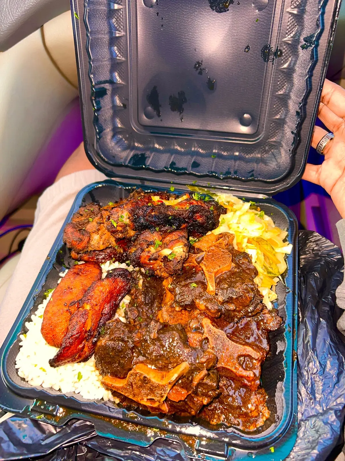 oxtails and jerk chicken double protein plate>>  #fyp #foryoupage #food #crayongee 