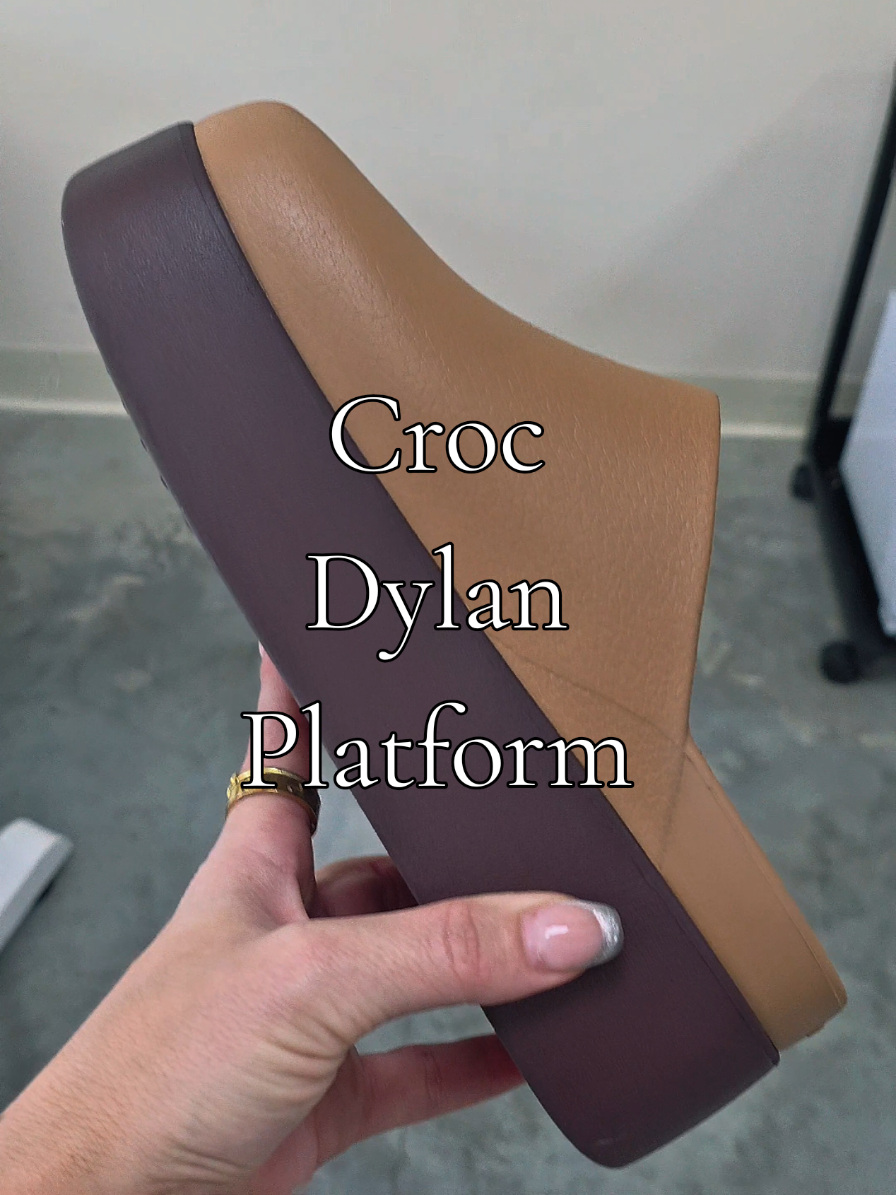 @Crocs Dylan Platform Clogs...im in love with them for fall. This colorrrrr ❤️ is everything. Sepia #crocsplatform #crocs #fallfashiontrends #tiktokshoprestock  #womensshoes 