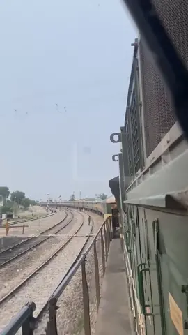 Geu40 Locomotive❤❤ #Foryou #foryoupage #vrilvideo #pakistanrailwayzindabad💕🇵🇰💚 #RahatAli😎💙 