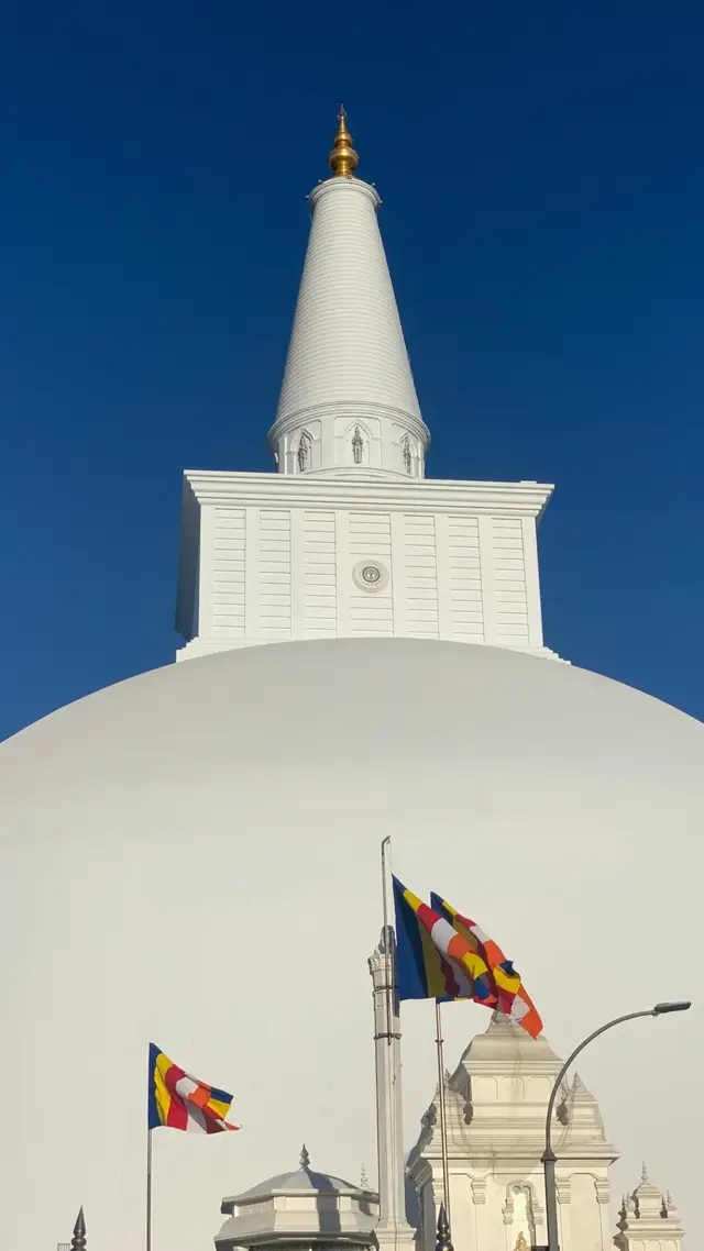 රැවන් වැලි මහා සෑයට මගේ නමස් කාරය වේවා 🙏#සියලු_දෙවි_රැකවරණය_ලැබෙවා🙏 #නොපමාව_කුසල්_රැස්_කරන්න🙏☸️🙏 #සියලුසත්වයො_සන්සාර_දුකින්එතෙර_වේවා #ධර්ම_දානයක්ම_වේවා 