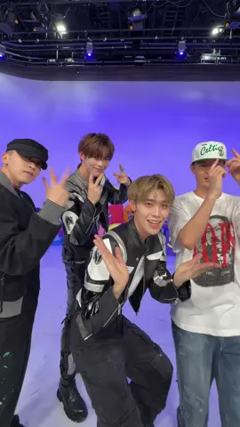 what 𝐈𝐂𝐎𝐍𝐈𝐊 choreographers got is ICONIK⚡ 💿 Listen and Download zb1.lnk.to/NEVERSAYNEVER  #ZEROBASEONE #SUNGHANBIN #KIMTAERAE #ICONIK   #ICONIK_challenge