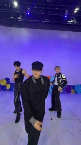 what 𝐈𝐂𝐎𝐍𝐈𝐊 choreographers got is ICONIK⚡ 💿 Listen and Download zb1.lnk.to/NEVERSAYNEVER  #ZEROBASEONE  #KIMTAERAE #PARKGUNWOOK #ICONIK #ICONIK_challenge 