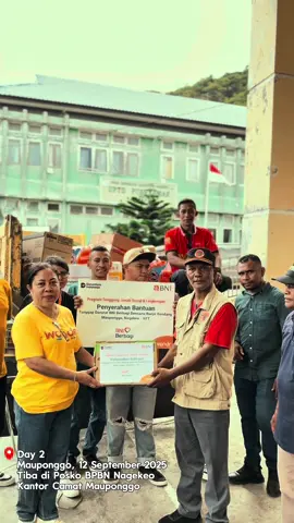 Musibah banjir bandang di Mauponggo menyisakan duka yang mendalam. Namun di tengah kesulitan, selalu ada ruang untuk saling menguatkan.  BNI Mbay melalui program BNI Berbagi menyalurkan bantuan tanggap darurat bagi masyarakat terdampak. Perjalanan menuju lokasi penuh tantangan, melewati jalur longsor dan sisa banjir, akhirnya tim BNI tiba di posko bencana dan menyerahkan bantuan kepada Kepala BPBD Nagekeo bersama Camat Mauponggo. Semoga uluran tangan ini tidak hanya meringankan beban, tetapi juga menjadi pengingat bahwa kita tidak pernah sendiri dalam menghadapi masa sulit. 💙🙏 #BNIBerbagi #BNIPeduli