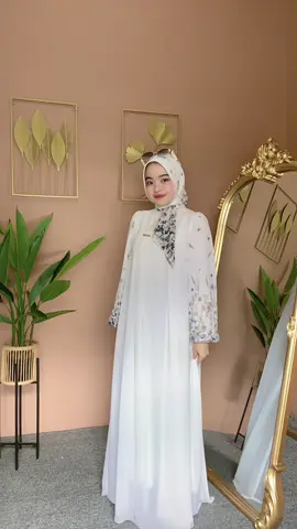 White A udah jadi warna favorit ✨🤍 yuk samaan pakai dress cantik 🥰 #dresscantik #gamiskekinian #foryoupage #ootdhijab #xyzbca 