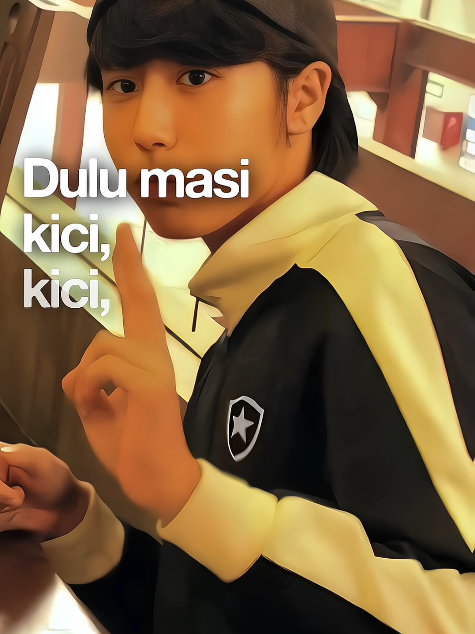 Replying to @tica_134 gimana lino ga klepek klepek kalo modelannya begini😭 #han #straykids #fyp #4u 