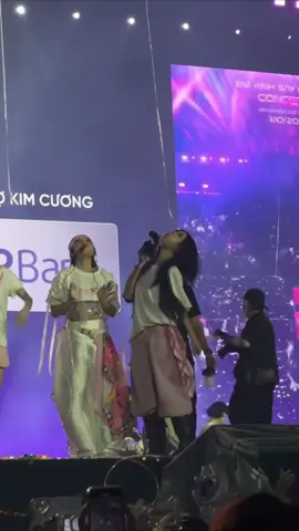 Fan LyHan hồi đầu: ngầu quá, đẹp trai quá, chồng ơiiii Fan LyHan bây giờ: dễ thương quá, cute quá, baby quá, em bé 🫢#LyHan #emxinhsayhi #xuhuong 