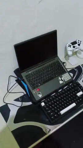 💤💤#hiburantiktok ##bismillahfyp #trend #laptopaxioo #semogamasukfyp 