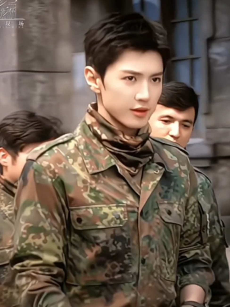 pesona instruktur Li zan 😍💙💙 Yuan mode azan tuh vibes nya gagah bnget yaampun walaupun cemong gituh tetep aura nya menyala banget 🔥🔥 #lizan #chenzheyuan #aktorchina #thewhiteolivetree #dramamiliter 