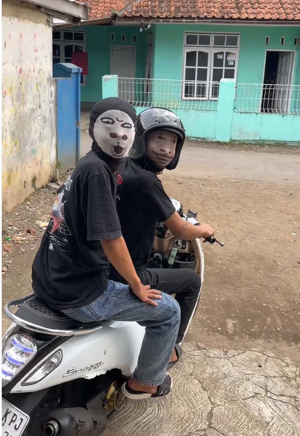 Ubar galau meuli seuri Topeng Ugly Face 