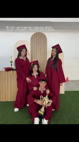 el mejor cuarteto que podrá existir🎓🔥 @M @keyner suarez @user not found #graduate #friends #fyp #viral #cucuta 