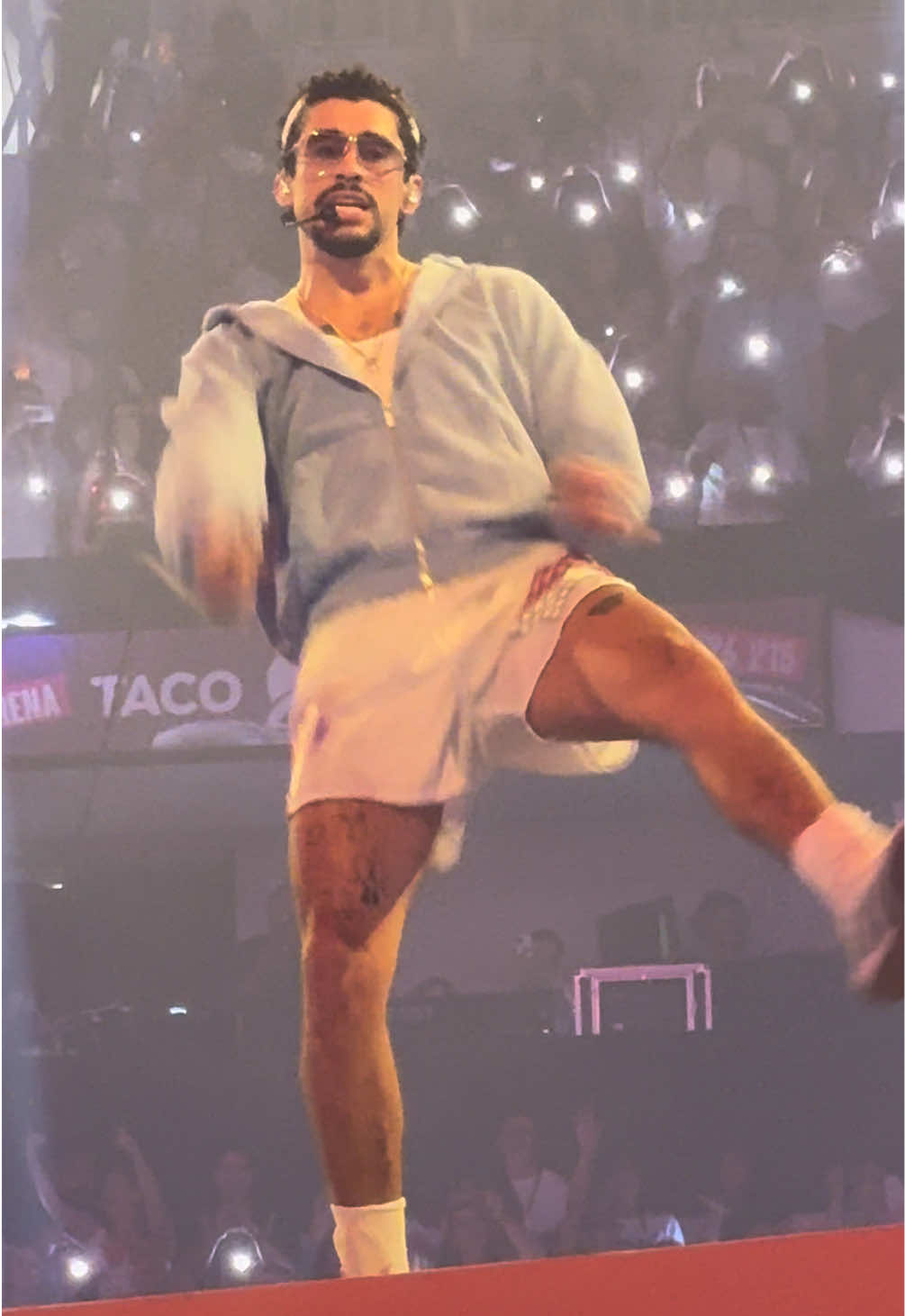 y’all can’t tell me this man doesn’t know what he’s doing 🤪 #badbunny #lacasita #nomequieroirdeaqui #puertorico 