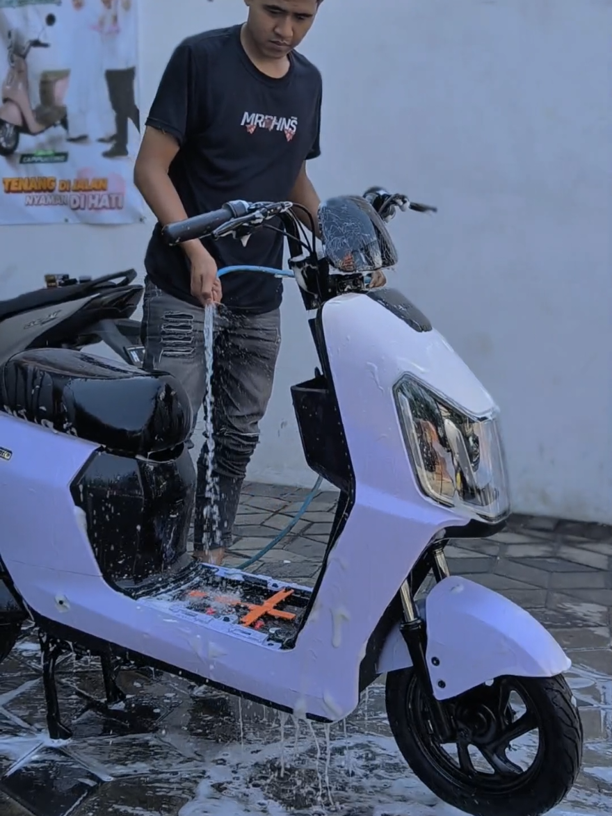 Sepeda Listrik SAIGE Latte Dengan ketahanan air nya😎😎 #saigeprobolinggo  #sepedalistrikmurahprobolinggo  #sepedalistrikantiair 