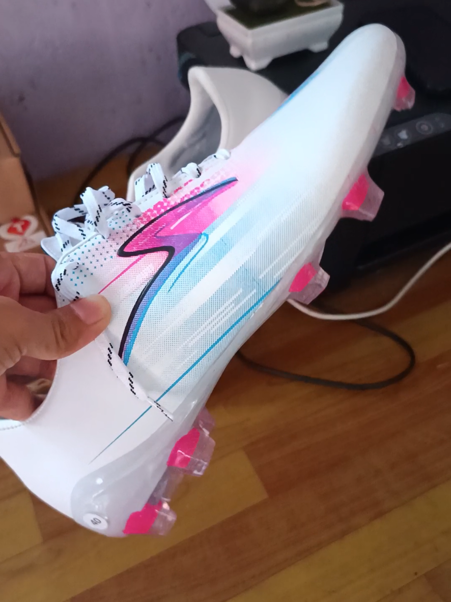 #sepatu #sepatubola #specs #premium #sepatuoriginal original 