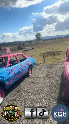 🇦🇺 LIKE, FOLLOW & SHARE 🇦🇺 The Haack boys have got a new whip! 5 Years sitting quietly in a paddock, loaded onto the trailer, dropped off, new battery and some fuel and she's out getting flogged in the paddock #Derbylife  #DemolitionDerby #ADDA #fyp #Ford 