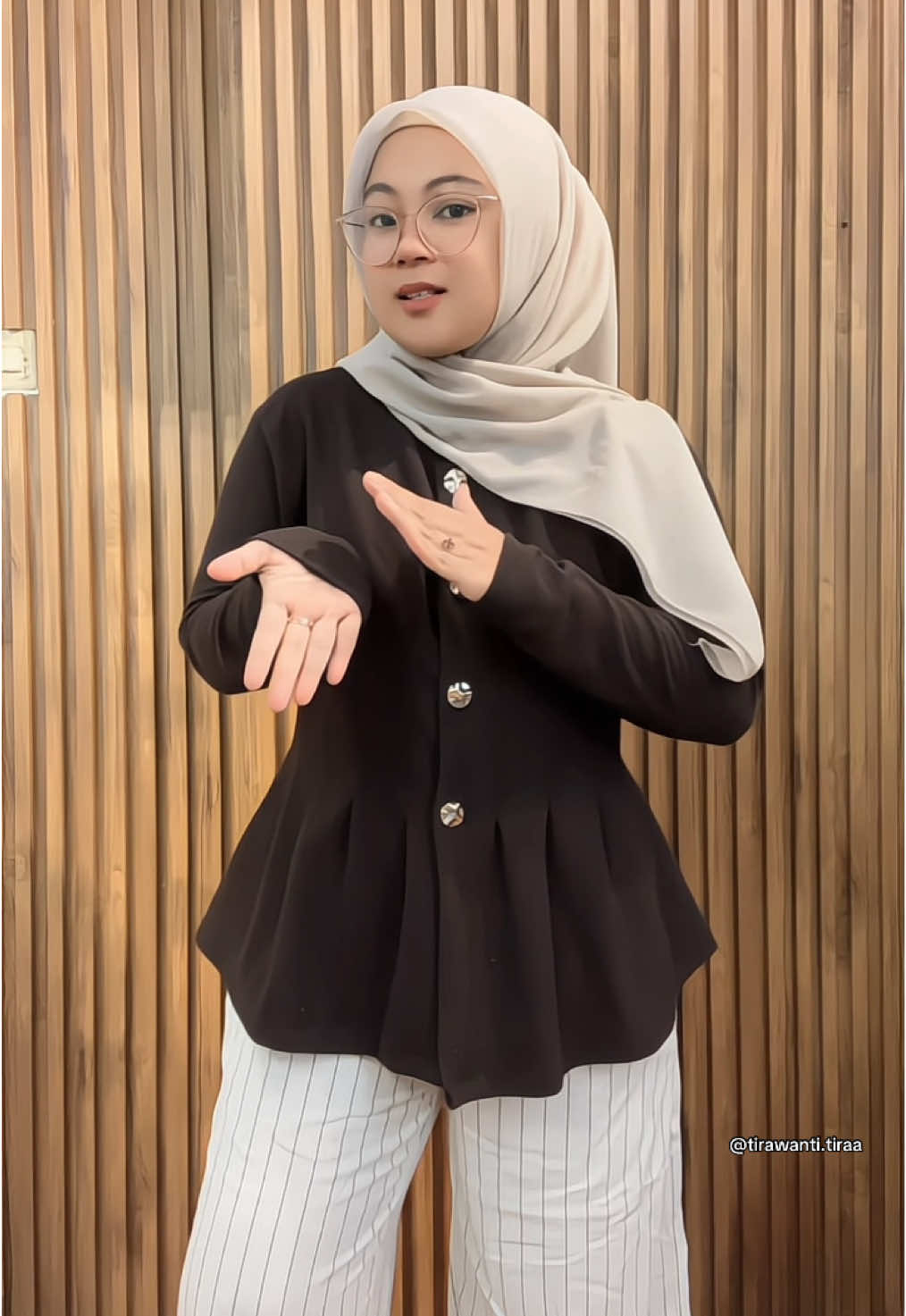 Devina blouse secakepp ini siapa yg belom punya😩#blousemurah #blouse #OOTD 