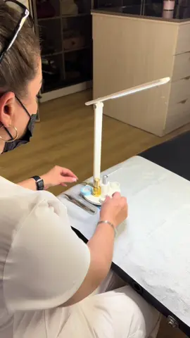 سويت رموشي اليوم عند @Lash & Waves Riyadh ✨  شغل سريع ونظيف يفتح النفس 🇷🇺 الي تسويها روسية.. والكل يعرف الروسيات بروفيشنال بالرموش   والأحلى إنهم يجونك للبيت بأي مكان بالرياض 🏡  مين مثلي ما تقدر تستغني عن الرموش؟ 👀