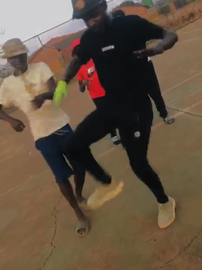 Replying to @charlesdolamotv aii nam ang'mazi🤣🔥🔥 #gabhadiyaentertainment #fyppppppppppppppppppppppp #reel #viral #witbank 