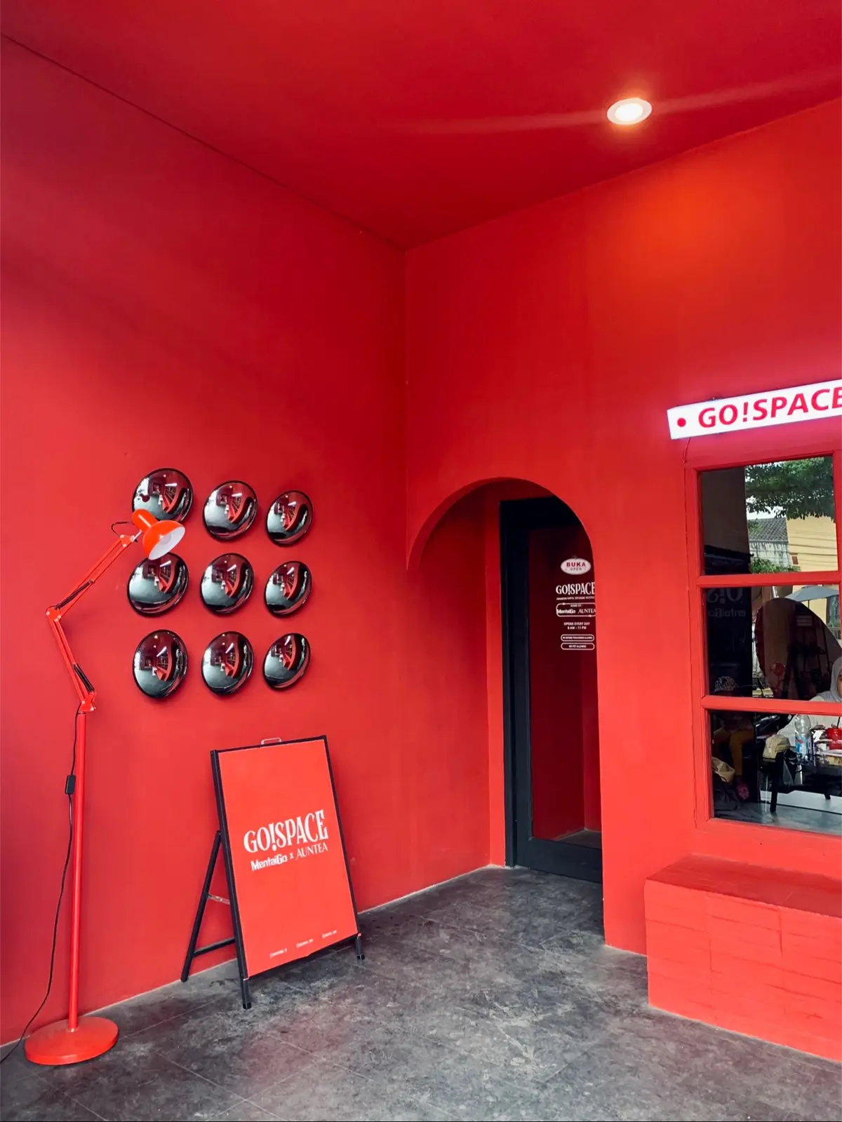 udah pada kesini belum? cafe baru lagi di samarinda banyk spot fotonya bagi yg suka ootd an 🥰  #cafe #cafeteria #hiddengems #fyppppppppppppppppppppppp #outfit 