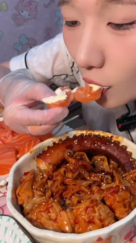 Mì hoành thánh tôm cua với xiên cá hồi ngon tuyệt #mukbang #food #eating #eatingsounds #delicious     