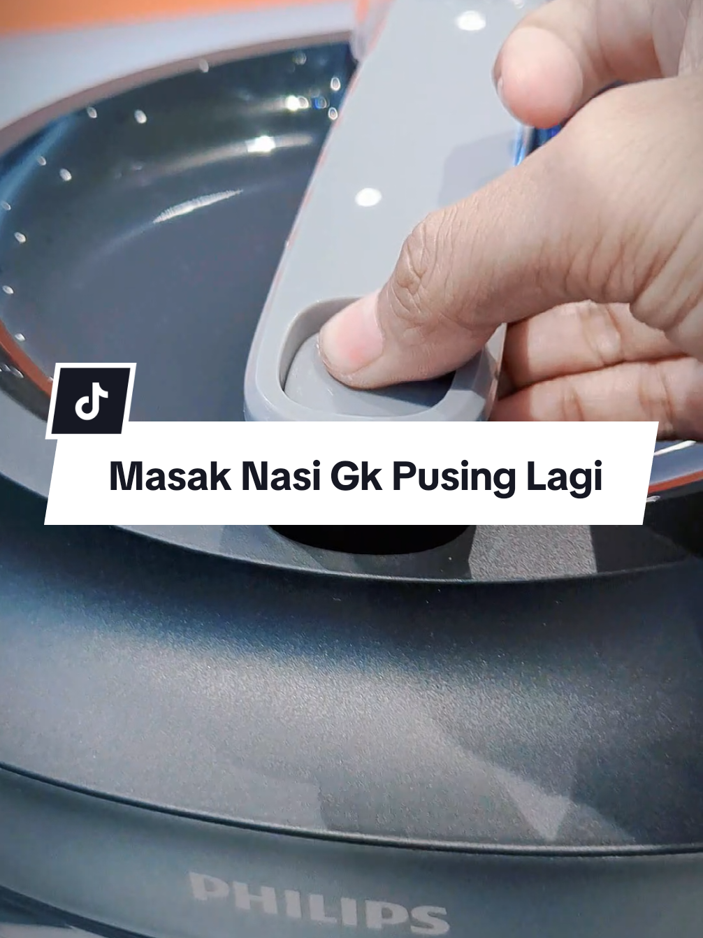 🍚 Masak nasi tanpa drama dengan Philips Ricecooker HD3211 ✨ ✔️ Nasi pulen tahan lama ✔️ Anti lengket & anti gores ✔️ 3 fungsi: masak, hangat & kukus Bikin masak jadi lebih praktis & anti ribet! 🚀 👉 Cek keranjang kiri bawah sekarang 🎯 #Ricecooker  #NasiPulen #AlatMasakPraktis #DapurModern #MasakMudah 