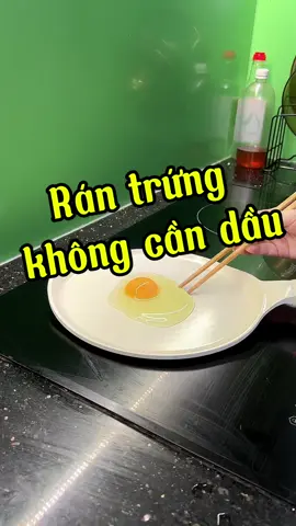 Rán trứng bằng chảo này thì không cần dầu mỡ luôn #huemenhacua #giadung #giadungnhabep #chaochongdinh #chaoredchef 