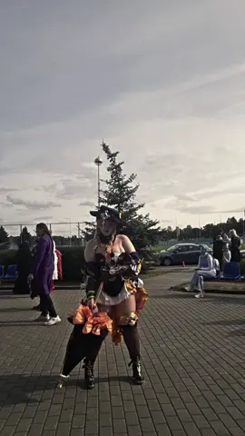 2 день Юникона прошёл очень хорошо, сегодня буду спикером и буду в косплее Варесы❤️❤️❤️ #unikon #cosplay #navia #GenshinImpact #wigmaker 