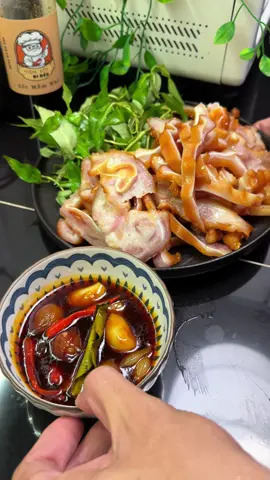 Lỗ tai heo hấp mắm nhĩ kiểu này ăn cái nách dở hỏng lên #bibeonauan #bibeoriviune #lotaiheohapmamnhi #tiemsotbibeo 