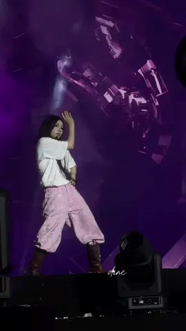 FANCAM LYHAN-THE REAL AURA-bèo nào yếu gãy liền t gãy trước #lyhan #emxinhsayhi #emxinhlyhan #concertemxinhsayhi 