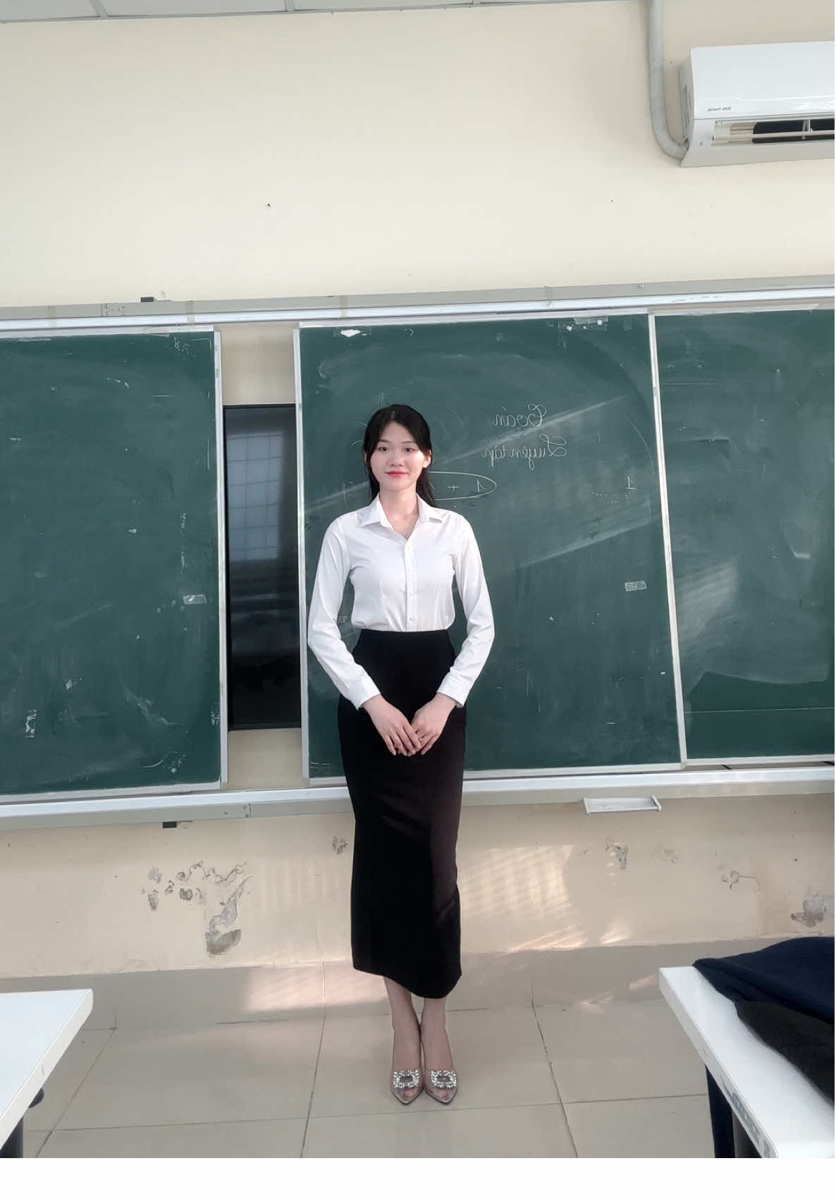 Phong cách thư kí nè 🥰 #xh #fyp #cogiao #chanvay #aosomi 