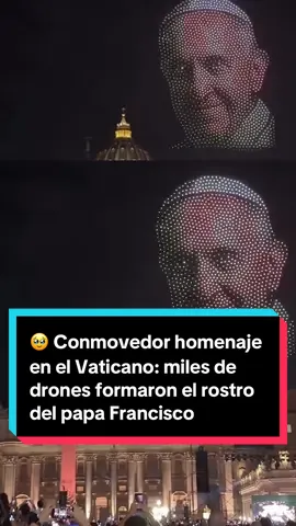 🥹 Conmovedor homenaje en el Vaticano: miles de drones formaron el rostro del papa Francisco en el cielo durante el concierto ‘Grace for the World’. El espectáculo tuvo lugar en la Plaza de San Pedro como parte del cierre del tercer Encuentro Mundial sobre la Fraternidad Humana. #papafrancisco #italia #vaticano #concierto #iglesia
