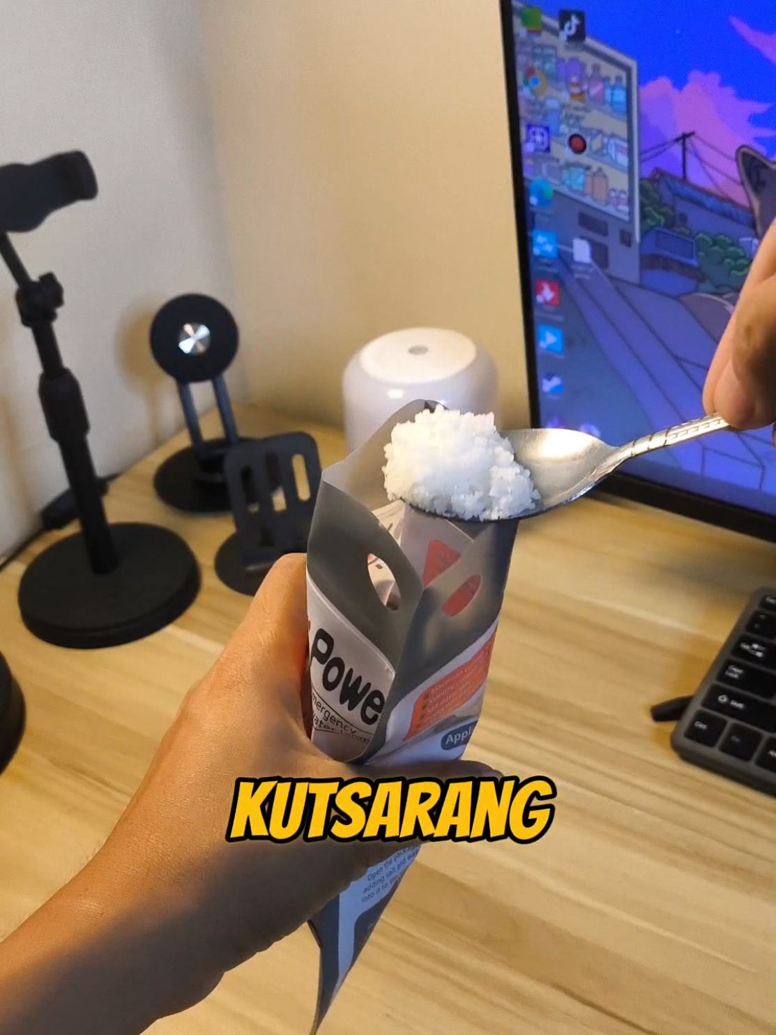 No electricity? No problem! This Emergency Salt Water Lamp lights up using just water + salt. Perfect for camping, night rides, or emergencies. #EmergencyLamp  #CampingEssentials  #NoChargeNeeded  #saltwaterlamp  #EcoFriendlyLight 