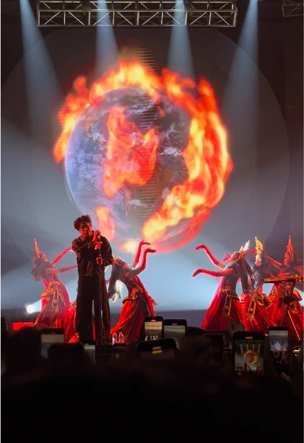 tapera premium🔥 @.Feast @Hindia @adnandenan @ffikriawan @Diki⛓️ #tarianpenghancurraya #membangundanmenghancurkan #feast #mnm 