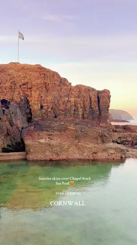 Early morning dip anyone … Pastel sunrise skies over Chapel Rock sea pool 🧡💗🧡 #cornwall #cornwallbeaches #sunrise #perranporth #cornwalllife 