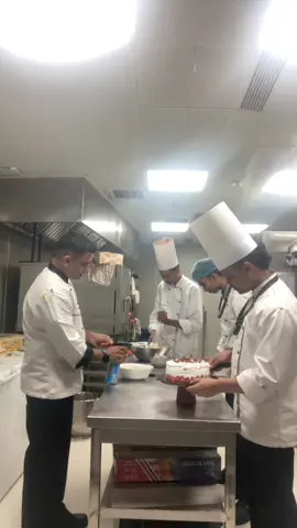 Kitchen Dance #kitchenstaff #funny #funnyvideos #pastrycheflife #athal @isharapalliyaguru @x Red  @induwara🖤 