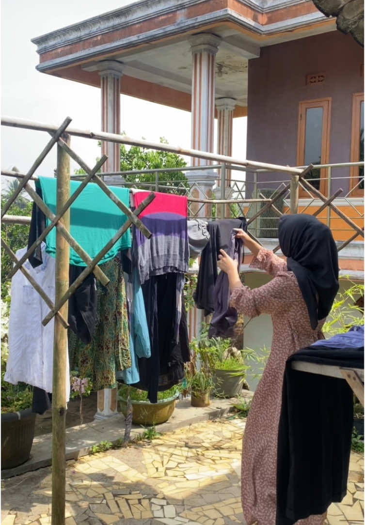 #CapCut #beresberesrumah #fypage #lewatberandafyp #dailyvlog #bersihbersihrumah #adayinmylife #fy 