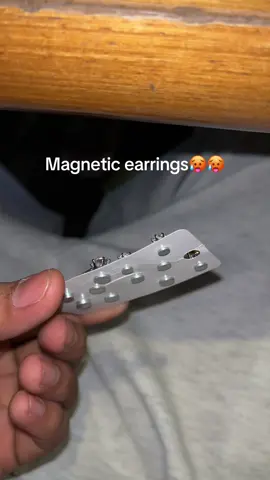 Magnetic earrings for men sa ayaw magpa butas dyan bawal magpa butas dyan #fyp #magnetic #earrings #magneticearrings 