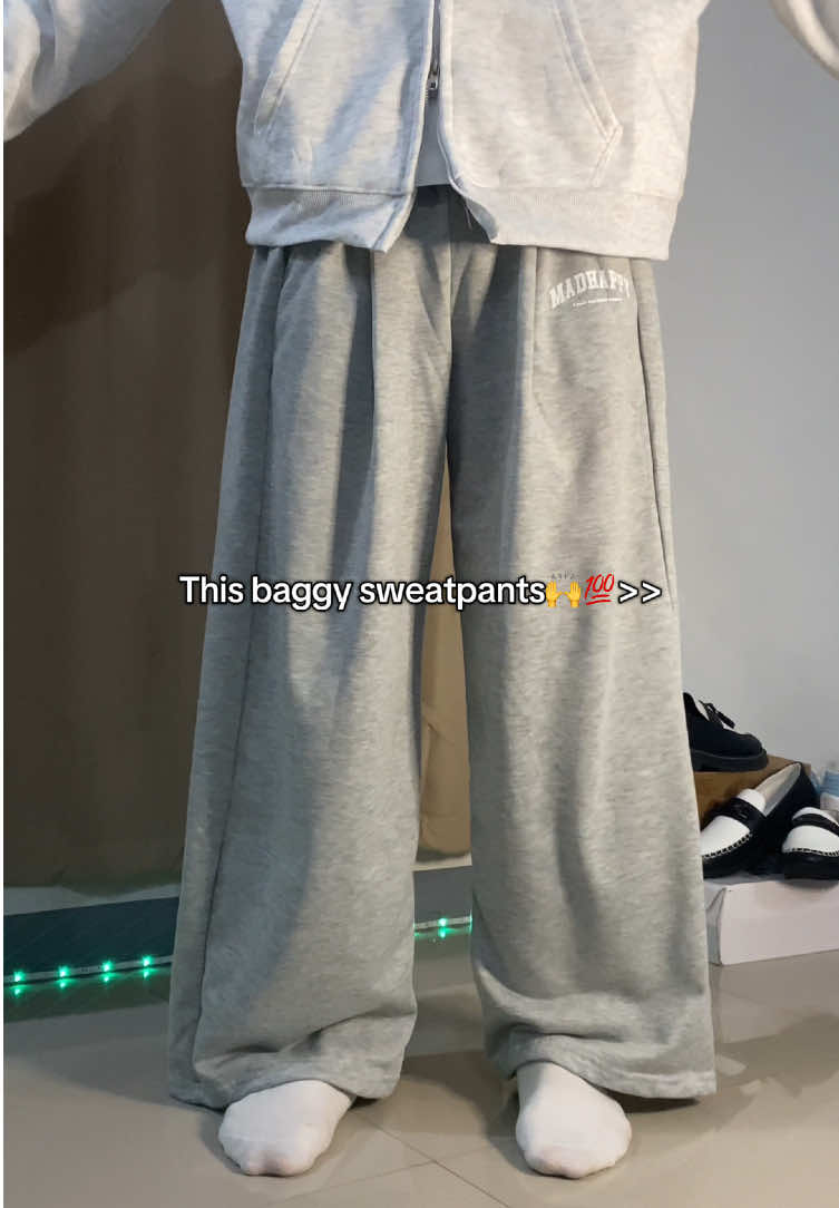 Baggy sweatpants💯💯 #pants #sweatpantsoutfit #baggysweatpants #pantsrecommendation 